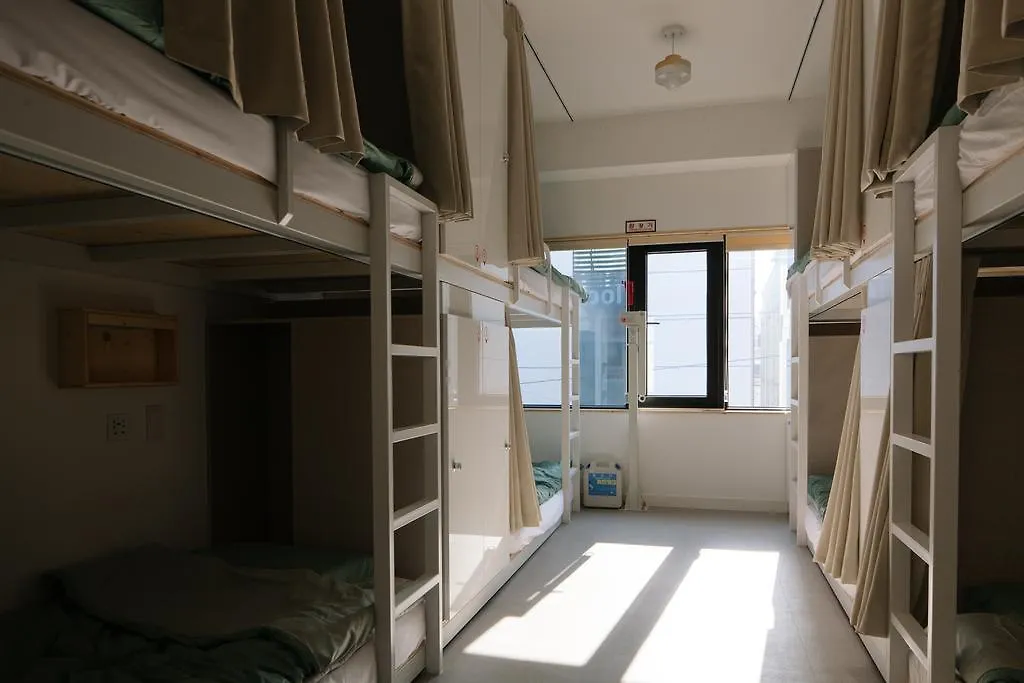 Hostel The Local Busan