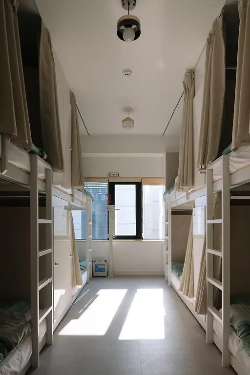 Hostel The Local Busan 0*,